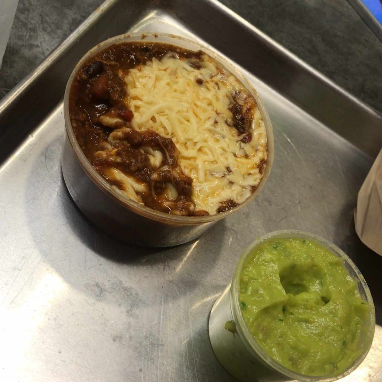 chili con queso y un extra de guacamole para que masss!