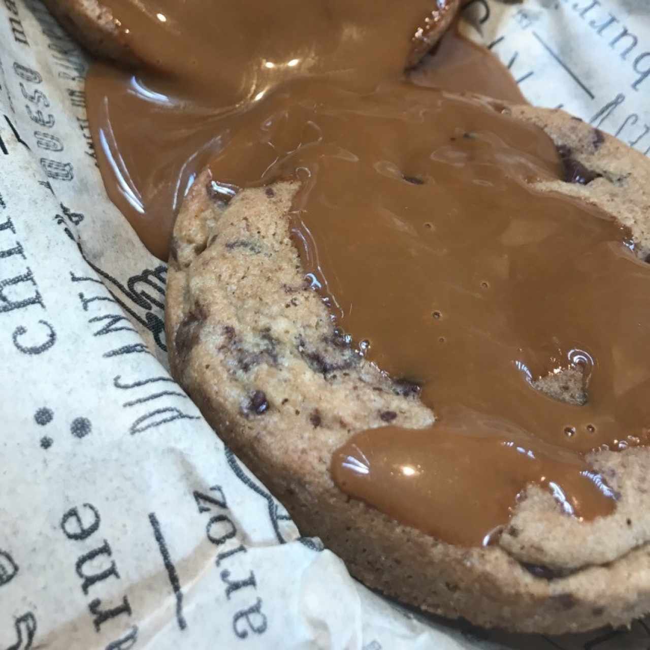 Galleta chocolate chip con arequipe