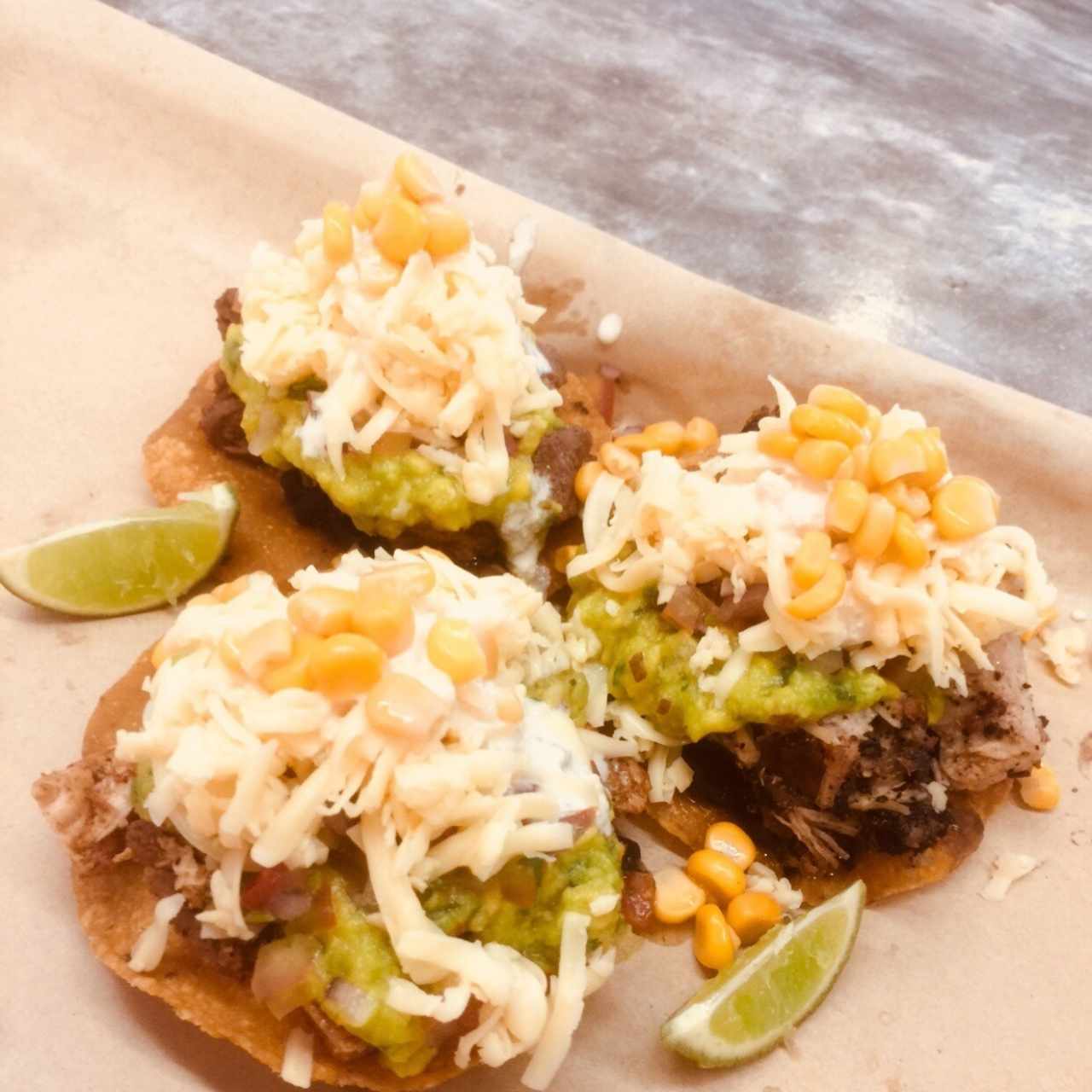 tostadas de carne y pernil