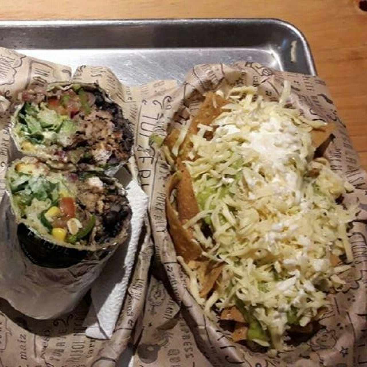 burrito mixto y chips con guacamole y queso.