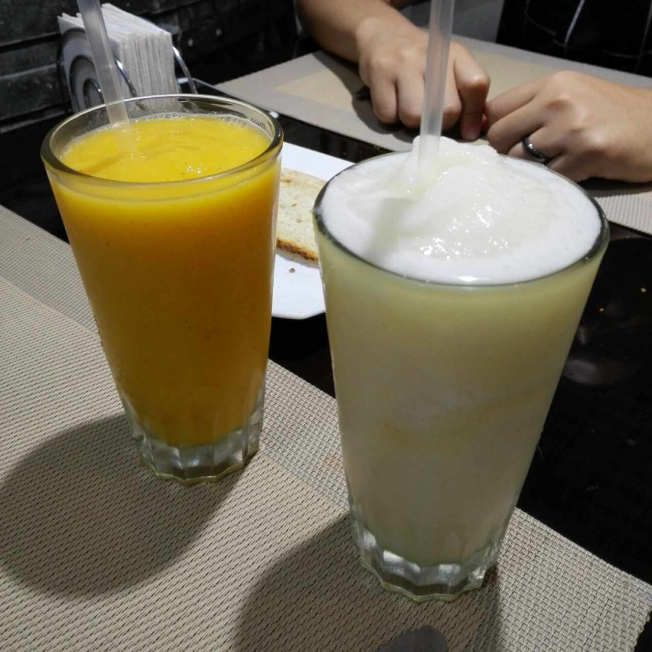 jugo de parchita y jugo de piña