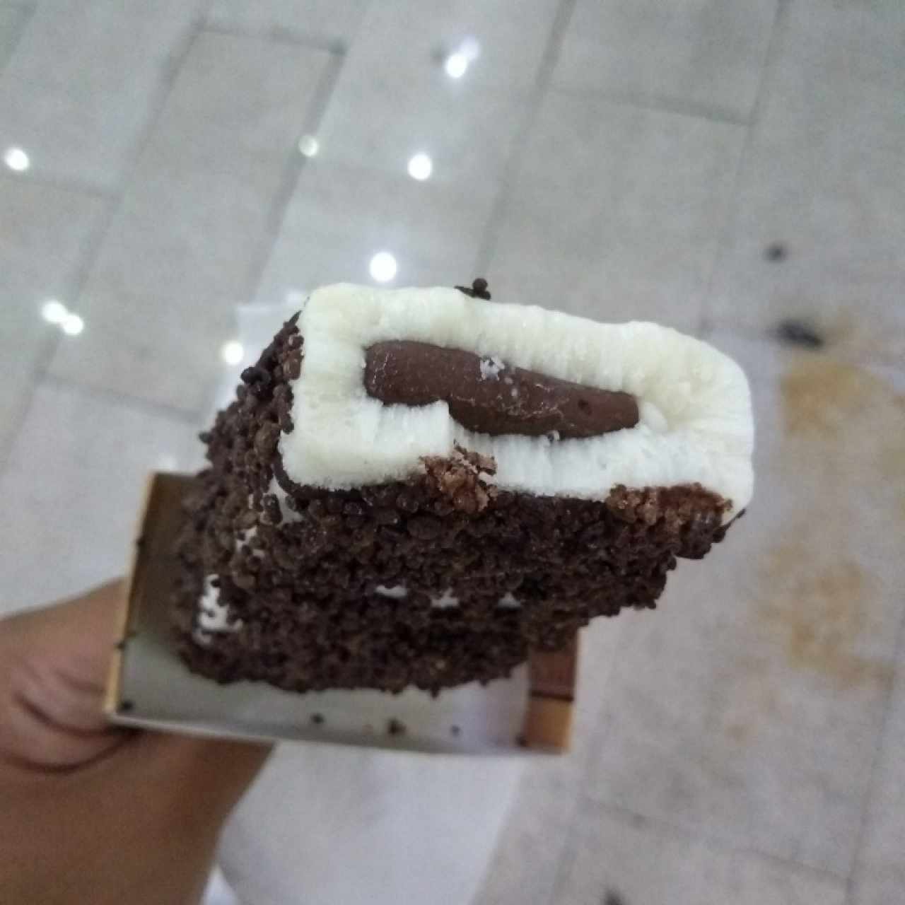 bana con nutella y lluvia de chocolate