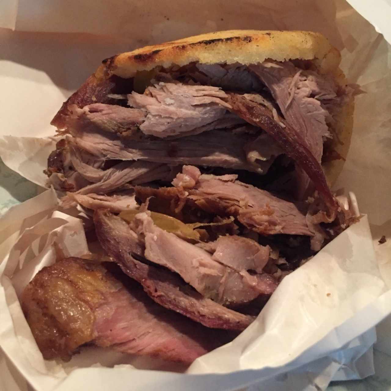Arepa con Pernil, regular..!