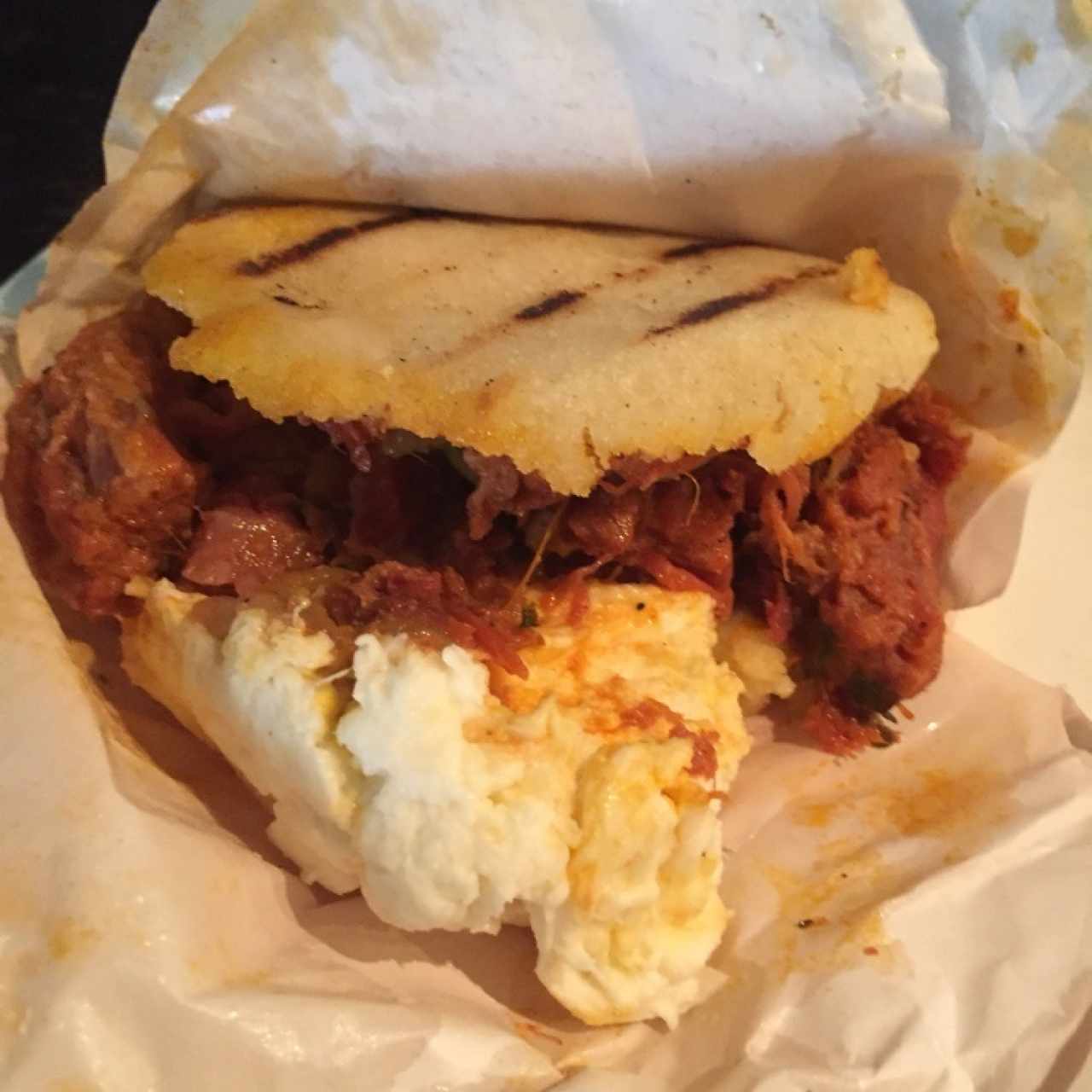 Arepa de Mechada con Queso Guayanes, buena..!
