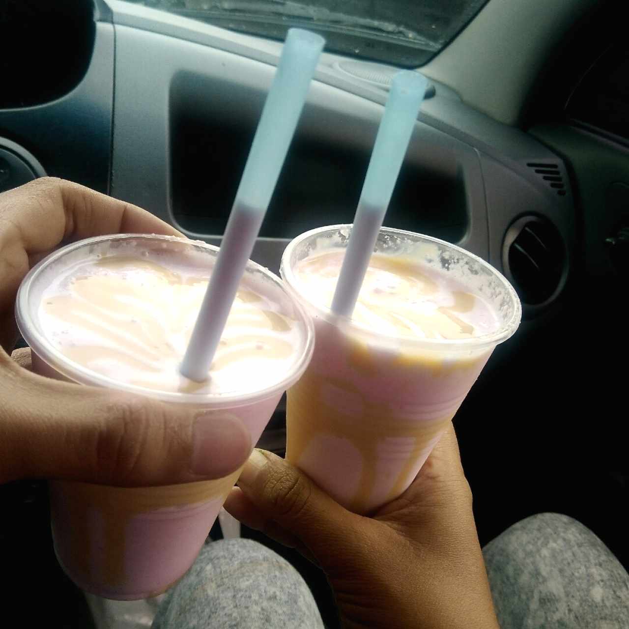 cocadas rosadas por el día internacional contra el cáncer de mama con sirope de leche condensada.