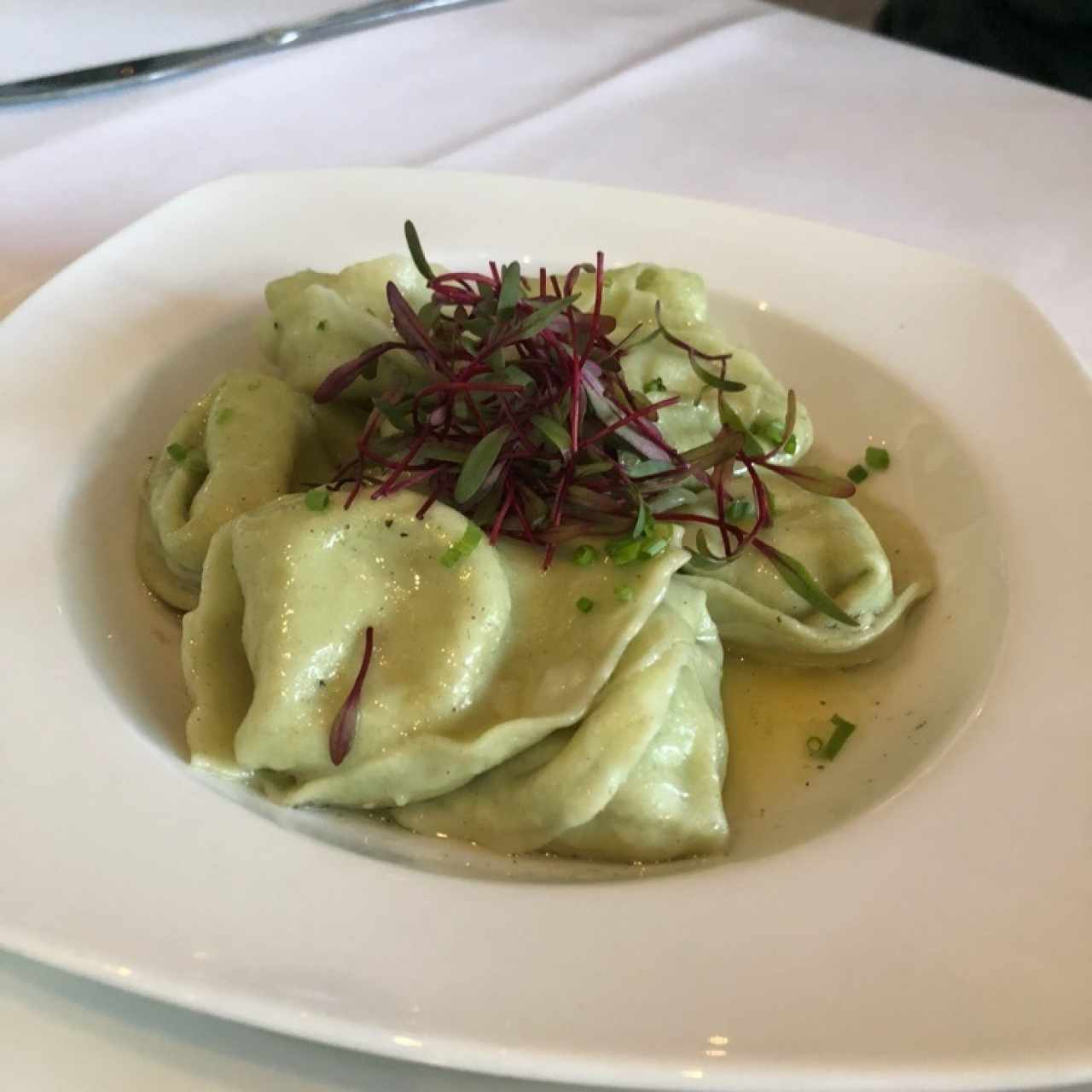tortellonis rellenos de queso fontina en aceite de trufa 