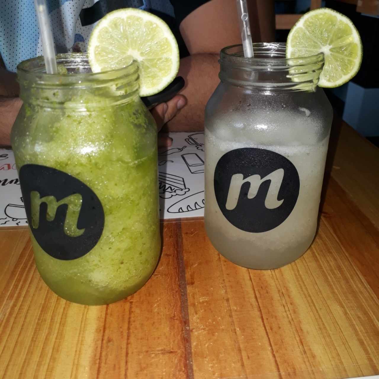 limonada clasica y con hierva buena 