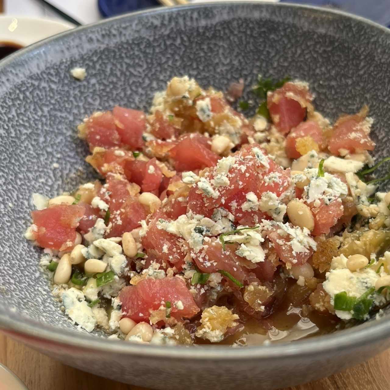 Tartar trufado con queso azul 