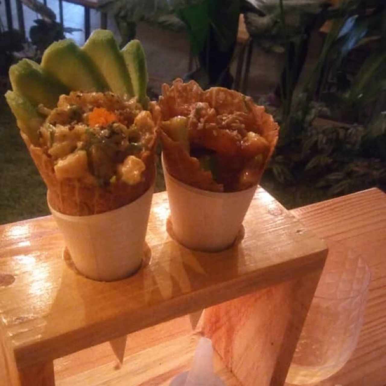 barquillas de tartar de atun y de camarones 