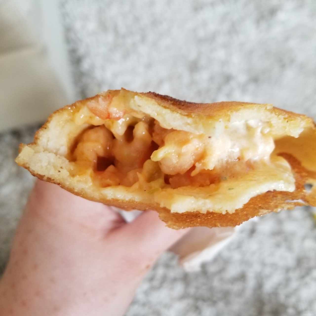 empanada de Camaron, bueniiiisima.