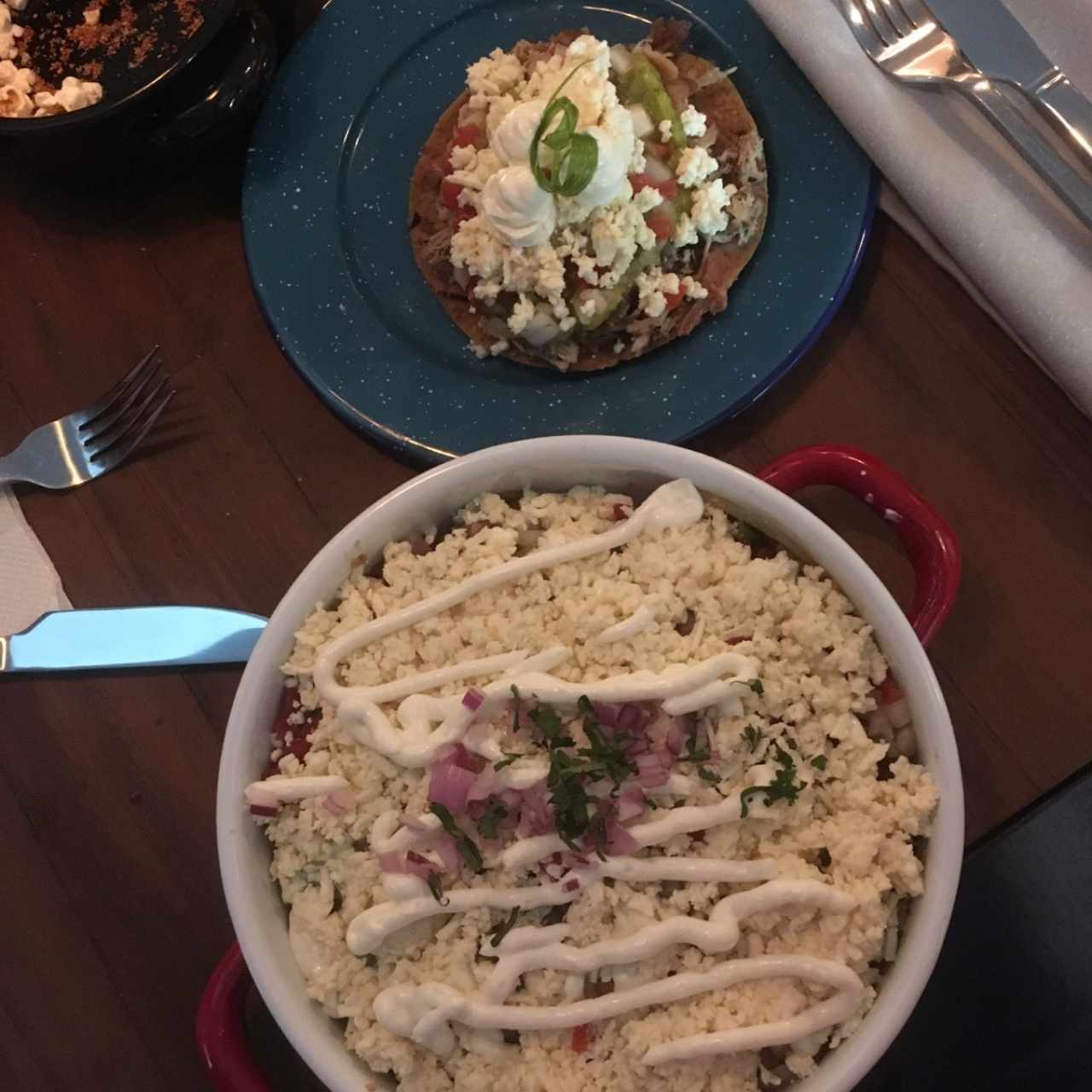 Chilaquiles y Tostada de Carnitas 