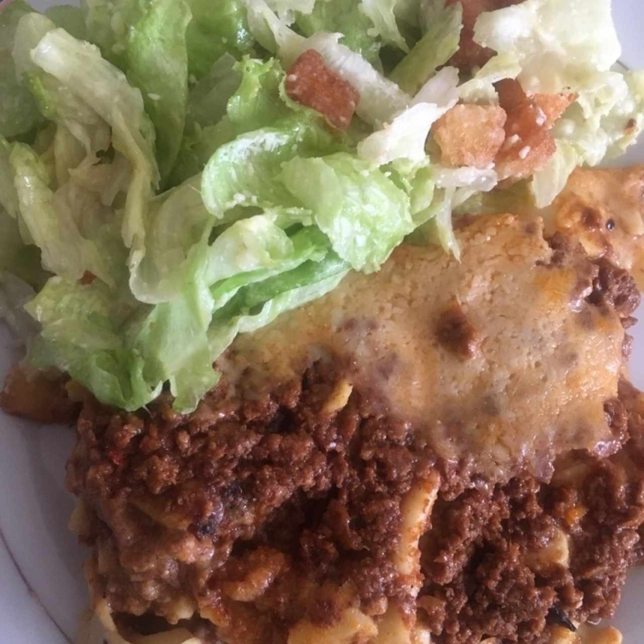 Pasticho y ensalada cesar