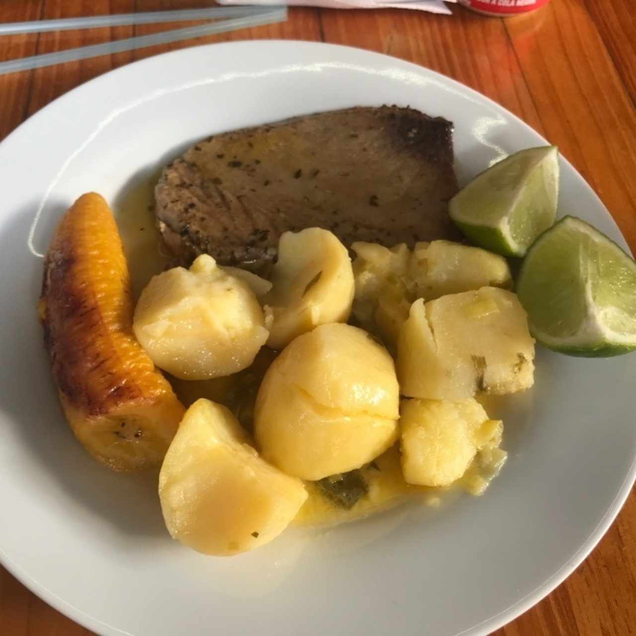 Atun al ajillo, papas y platano al horno 