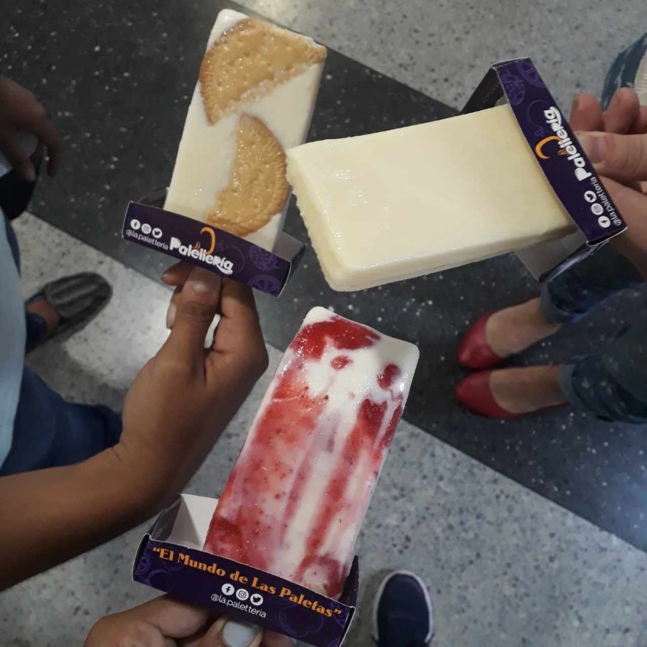 Cheese cake, pie de limón y ponche crema
