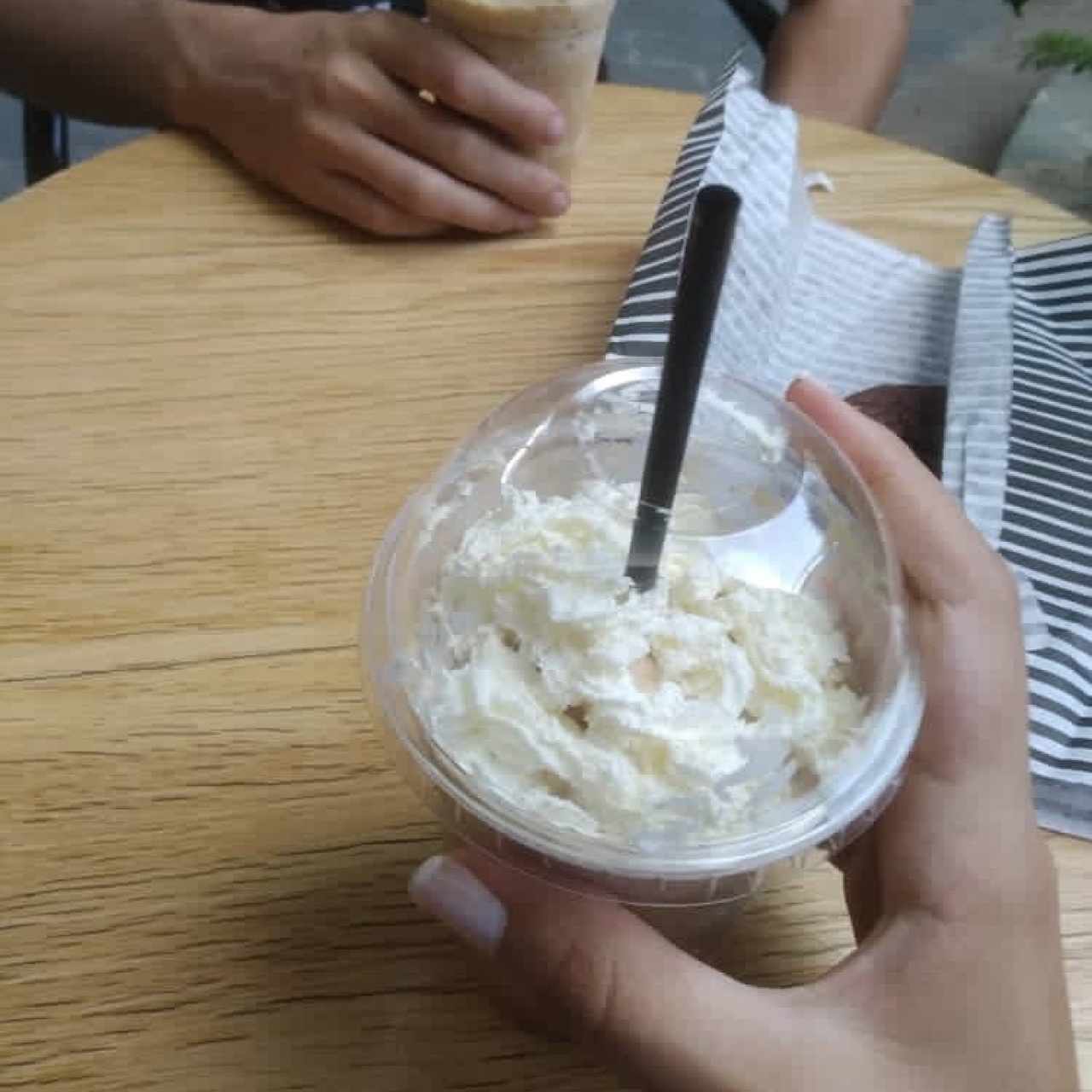 Bebidas Frías - Frappuccino con extra de chantilly 👎