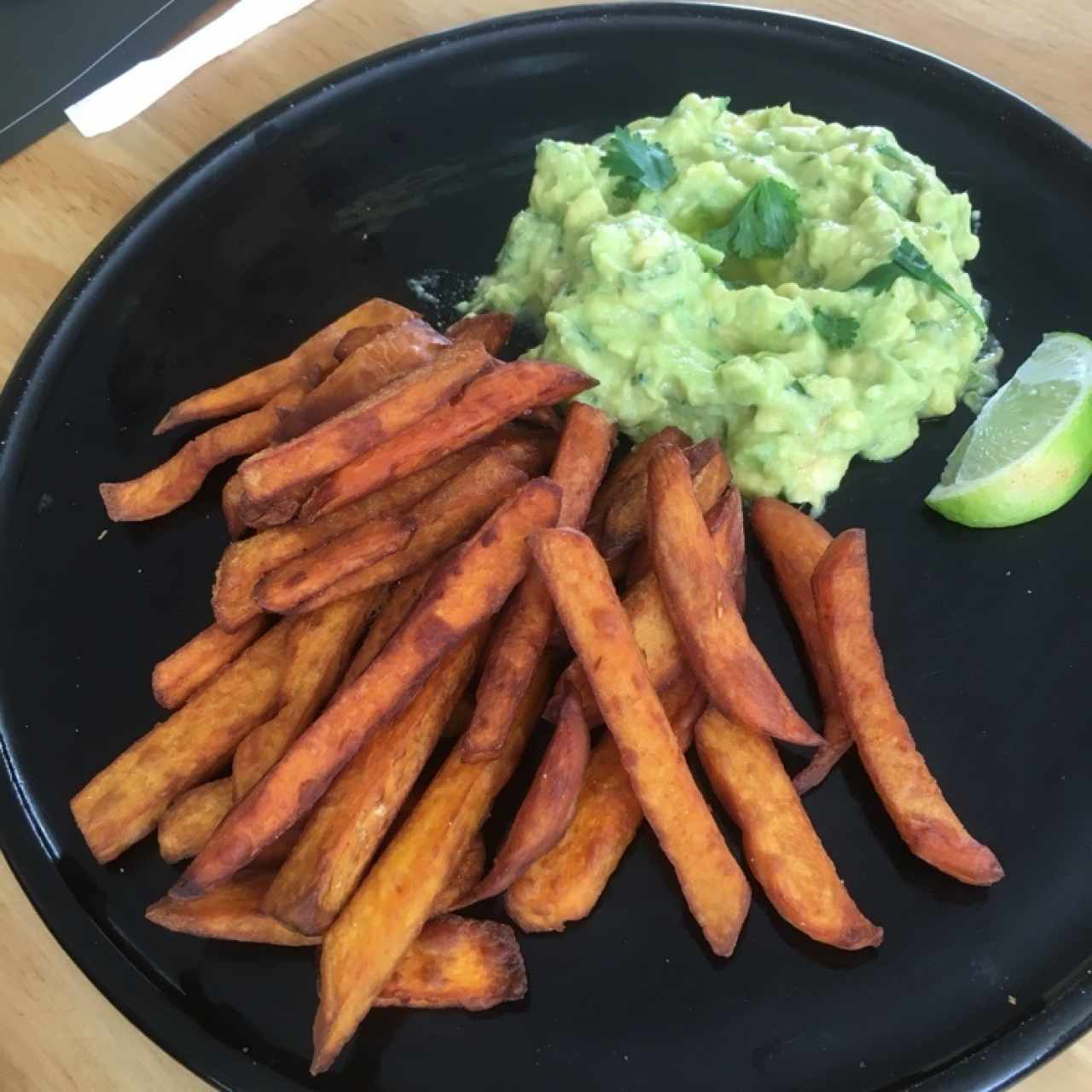 fries de batata con guacamole 