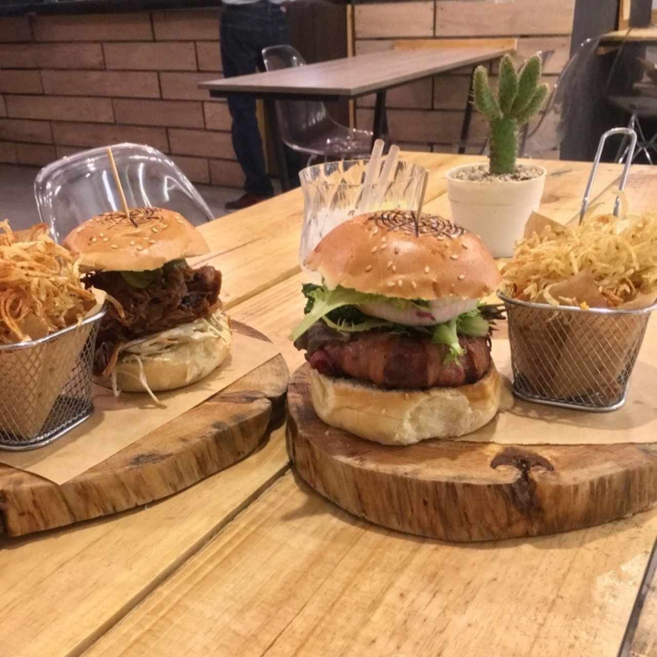 Hamburguesas Pulled pork y Briada de tocineta