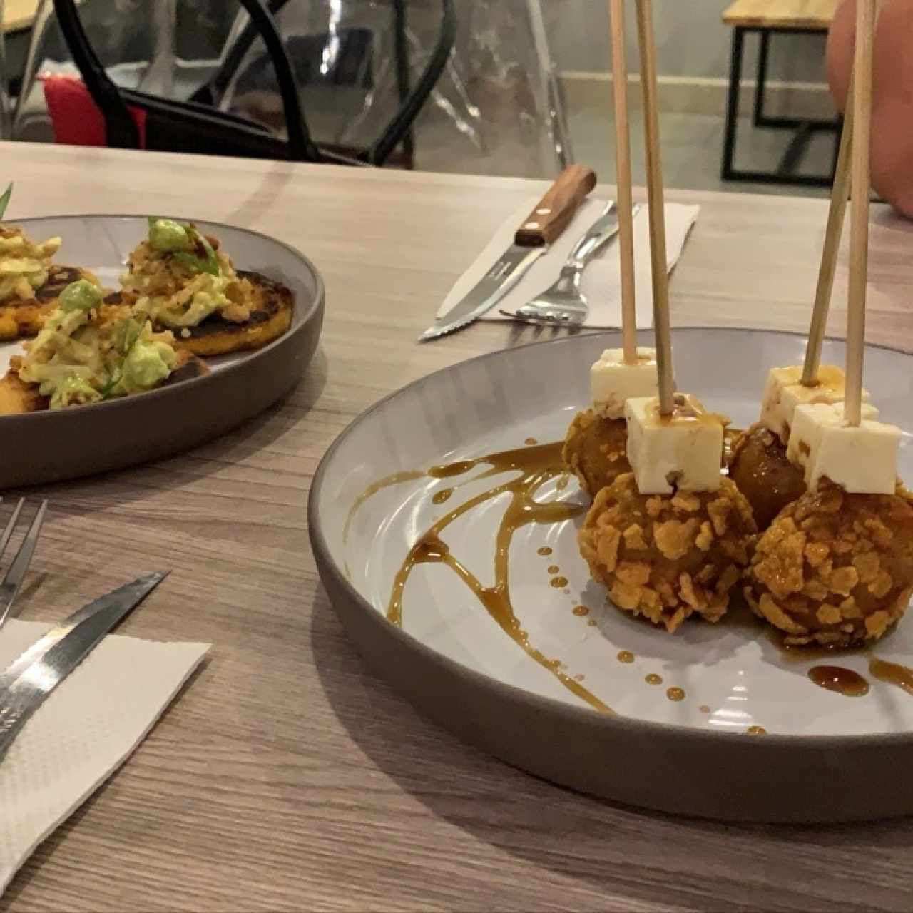 Buñuelos de Plátano y arepitas de chicharrón 