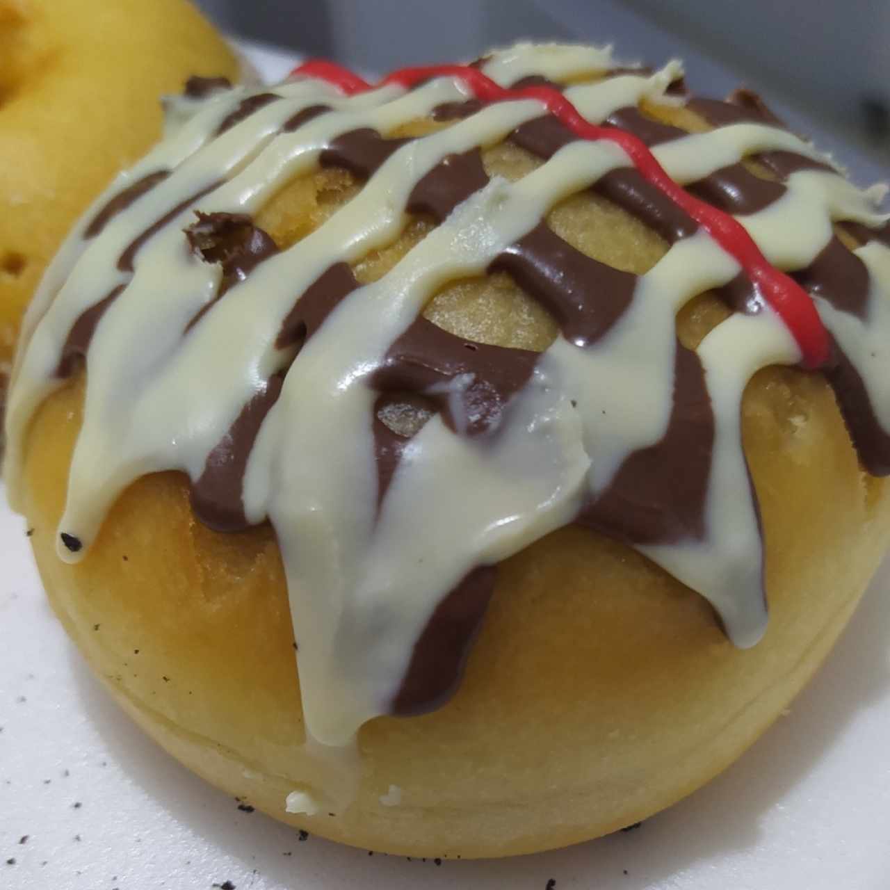 Dona rellena de nucita.