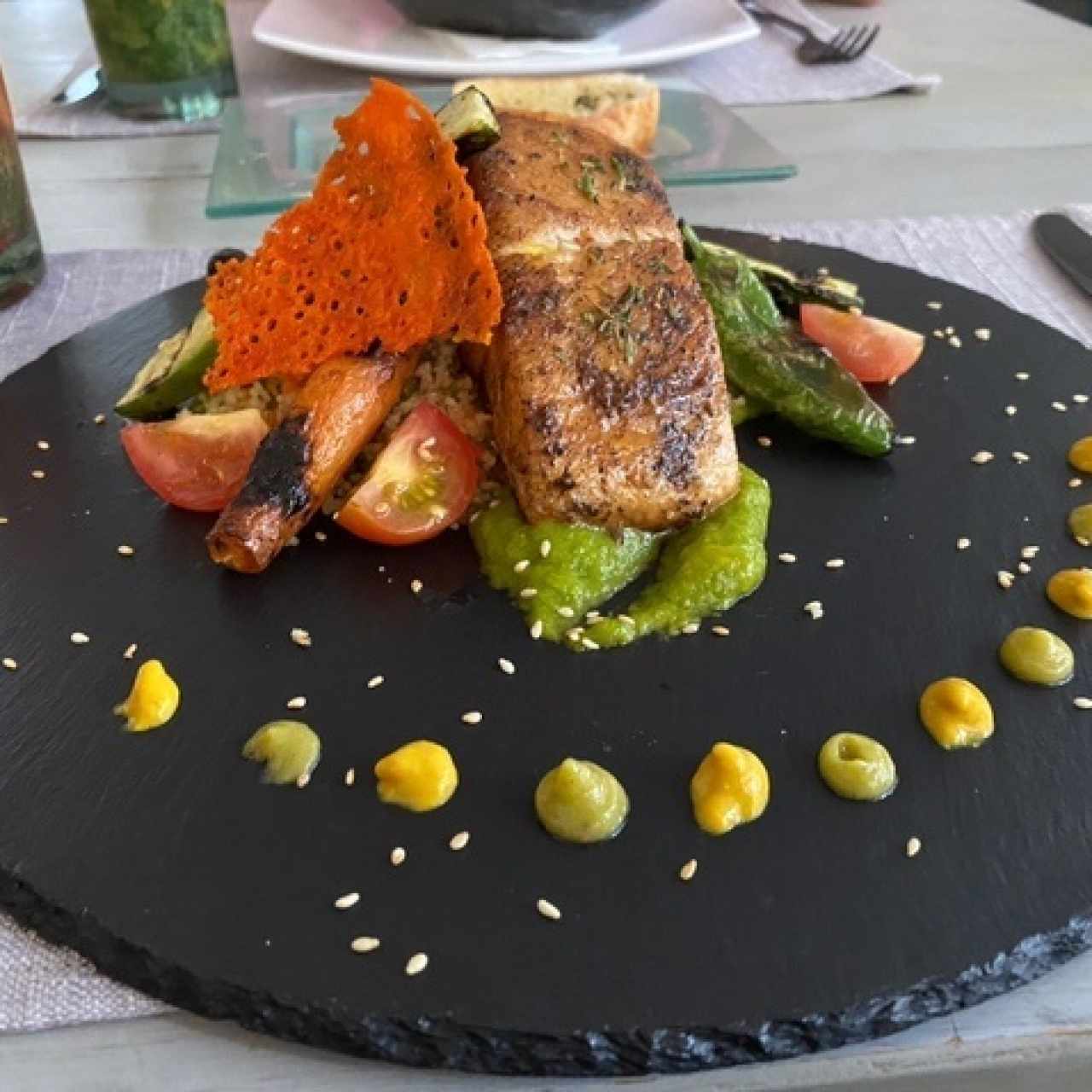Pescado blanco, emulsion de esparragos y couscous