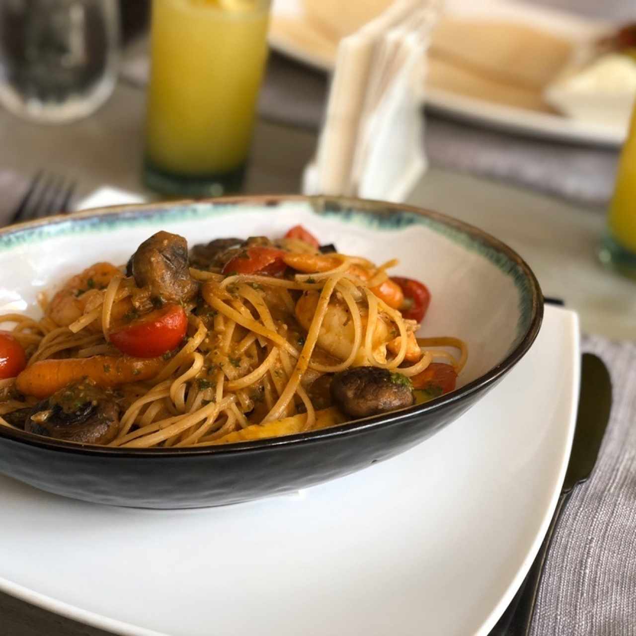 linguini primavera con langostinos 