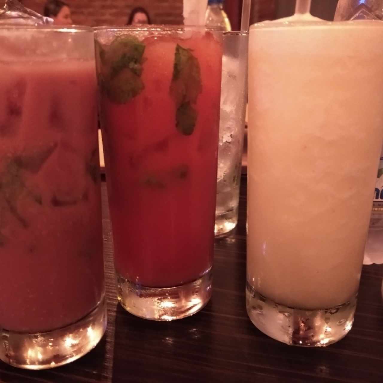 Mojito de chocolate, mojito de fresa parchita y jugo de piña