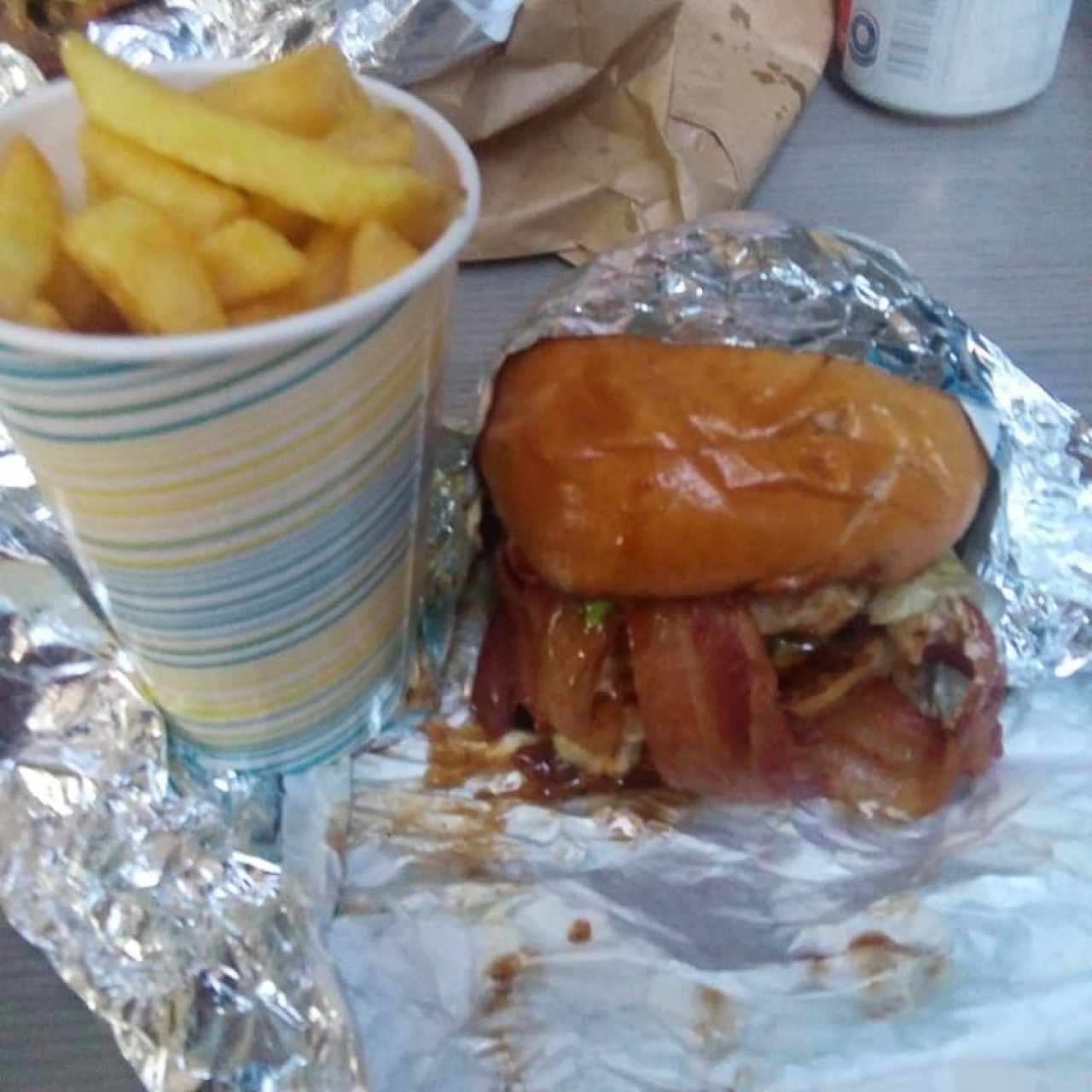 Doble carne queso y tocineta 