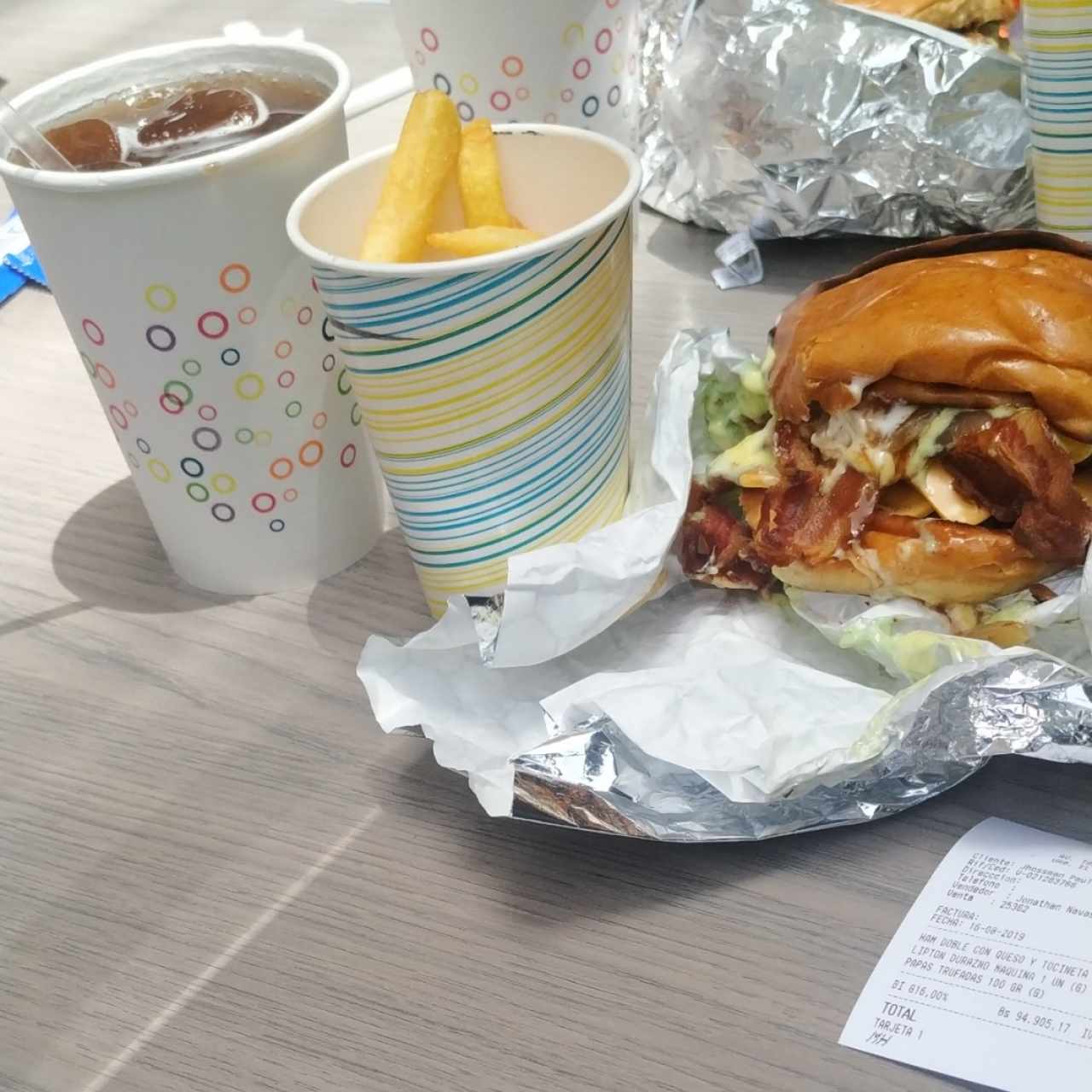 Hamburguesa doble con queso y tocineta