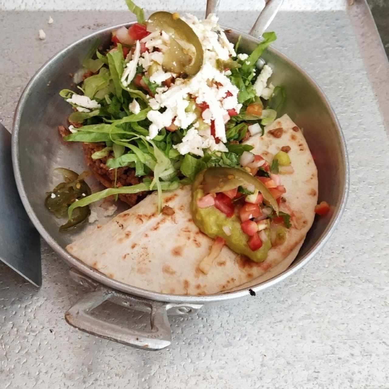 combo de taco con tostadas y quesadilla