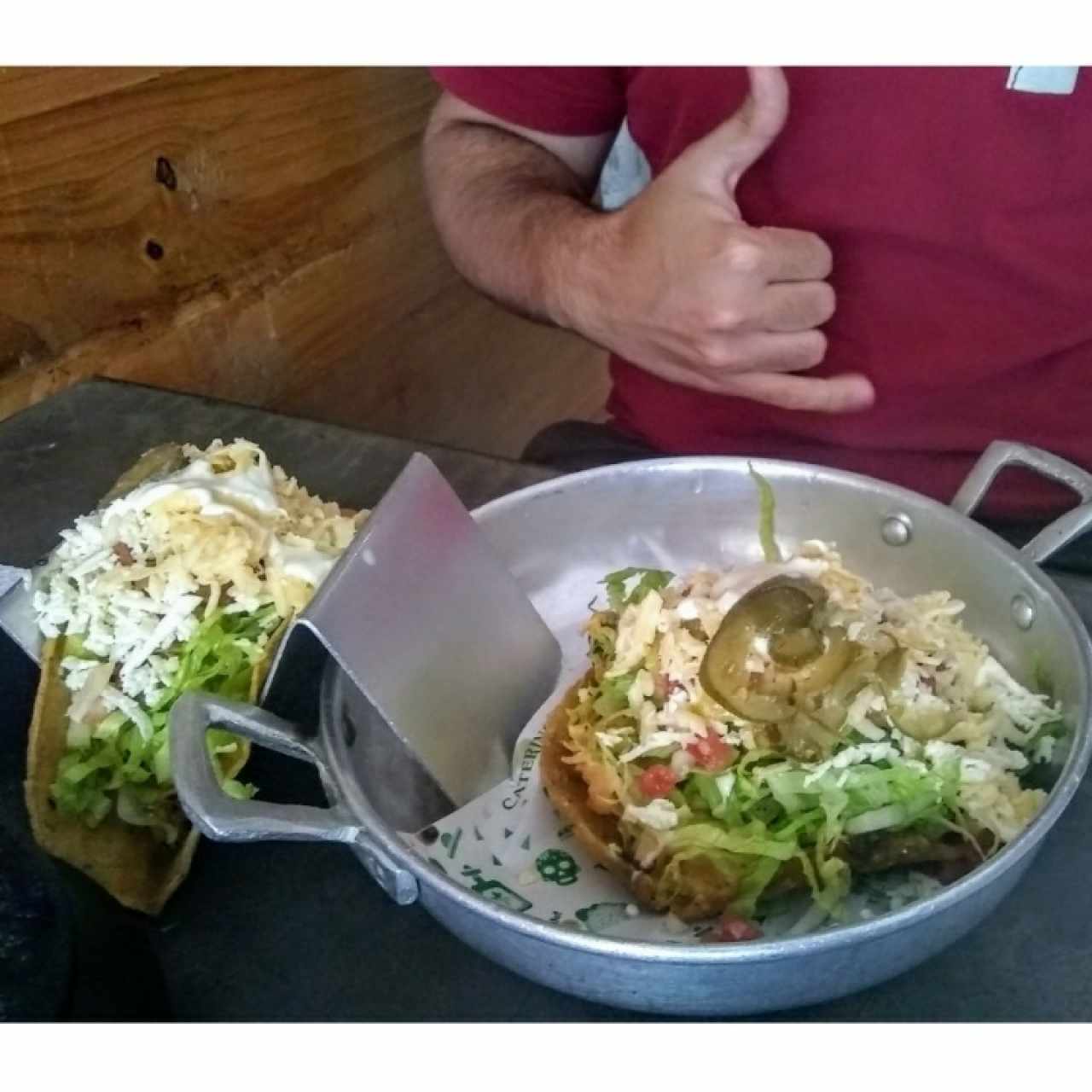 Taco y tostada de pollo (parte del combo Juanito Burro)