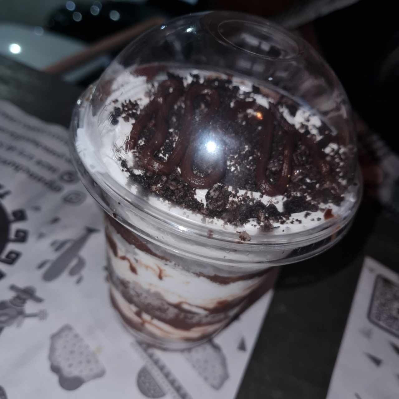 el postre de brownie con crema es muy sabroso 