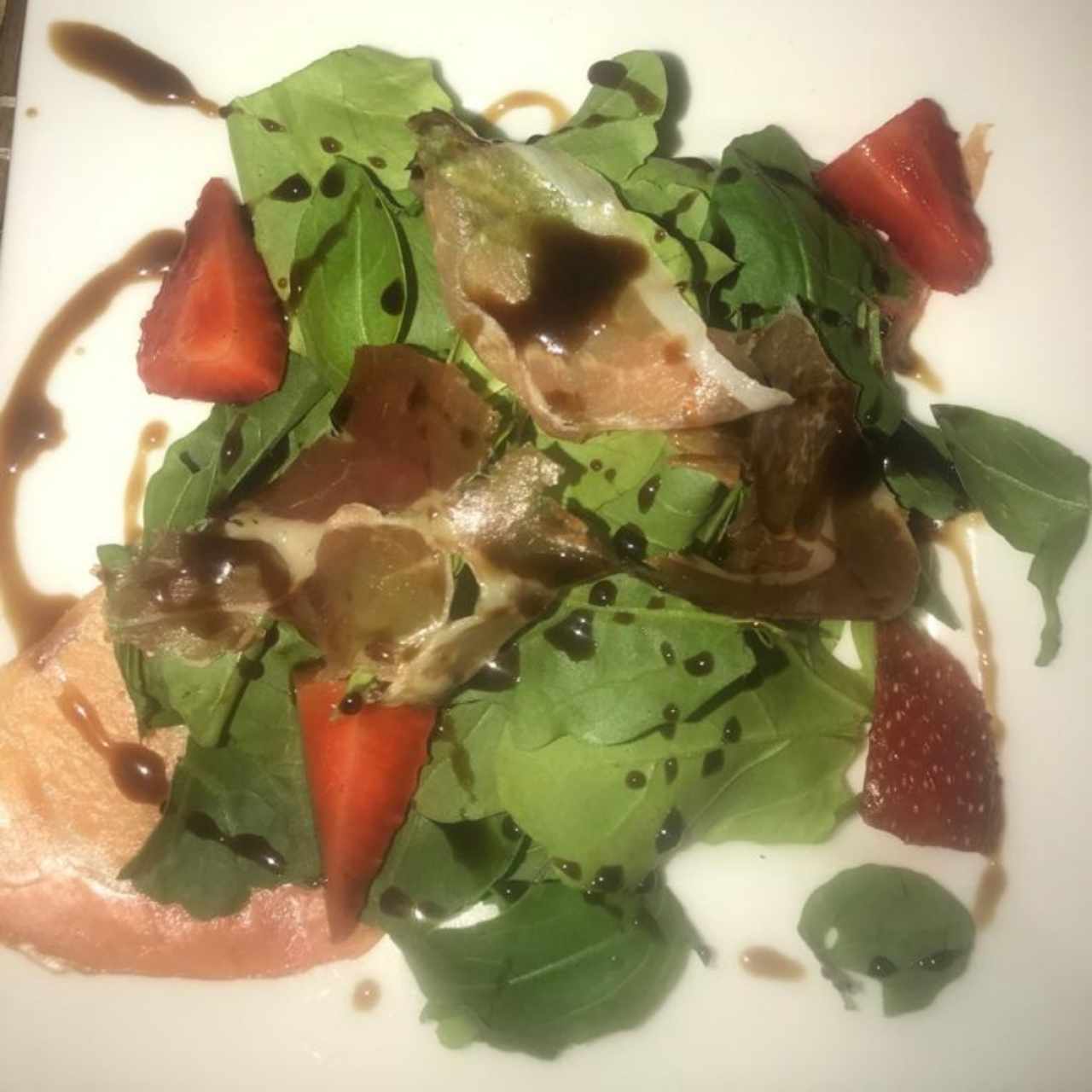 Ensalada de Rucula, Fresas, Coppa y Aceto Balsámico, Sublime 