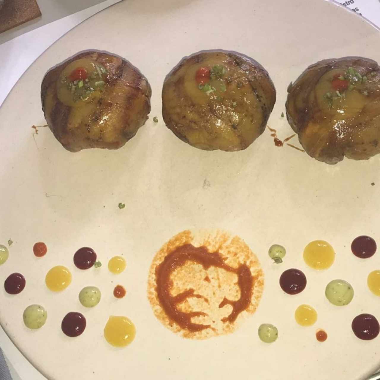 Esferas de Pastel de Chucho, Excelentes