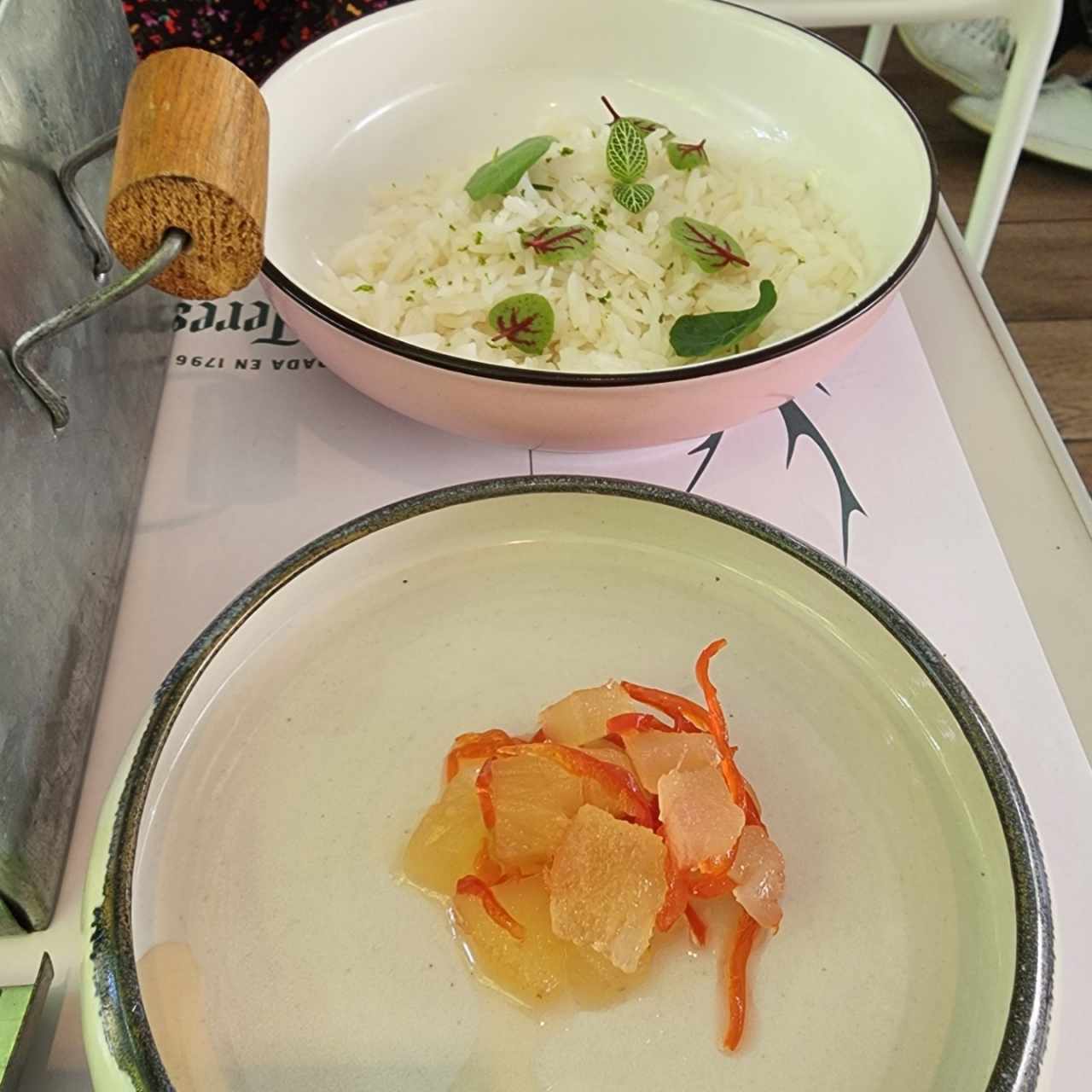 Guarniciones de basmati y piña 