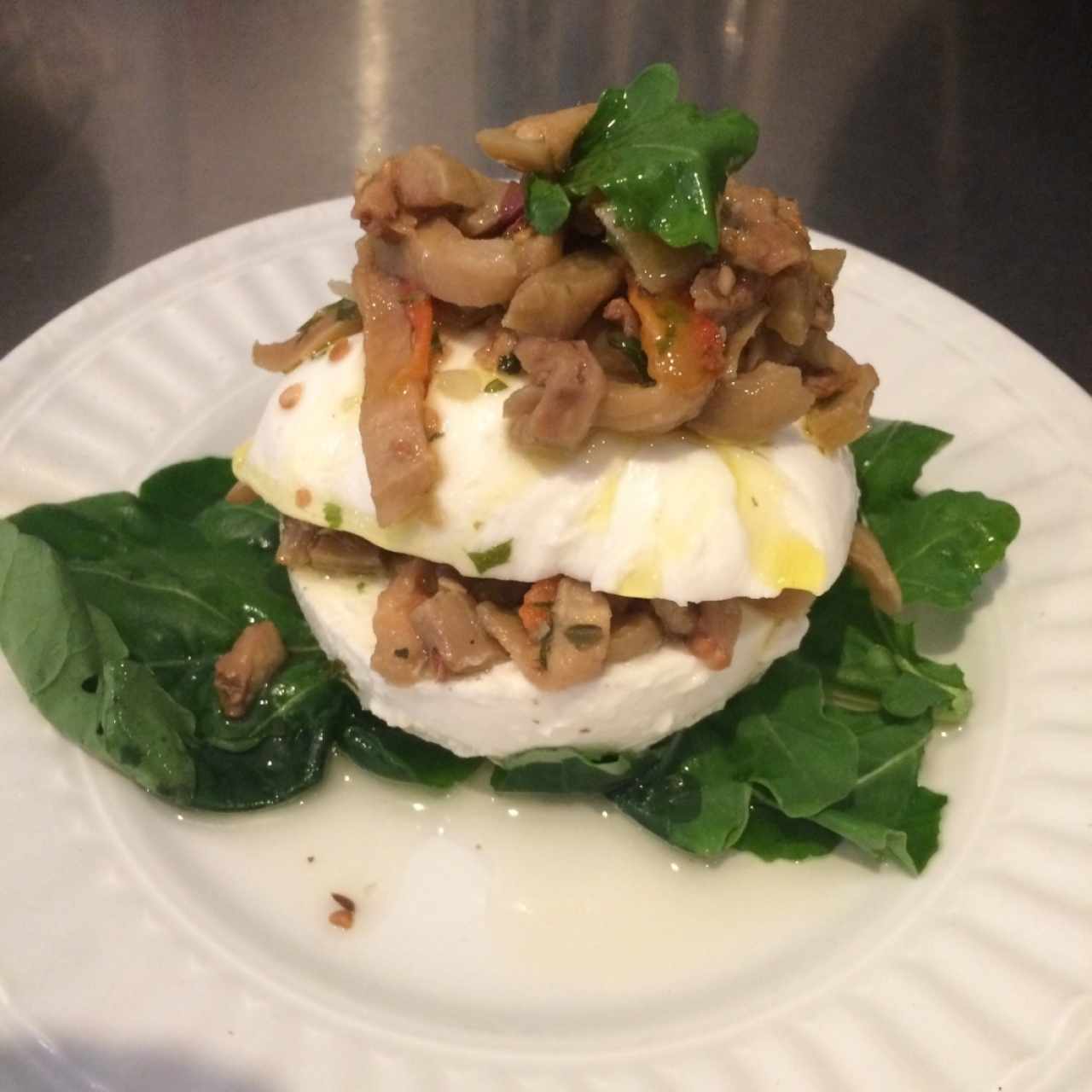 mozzarella de bufala con berenjenas en conserva