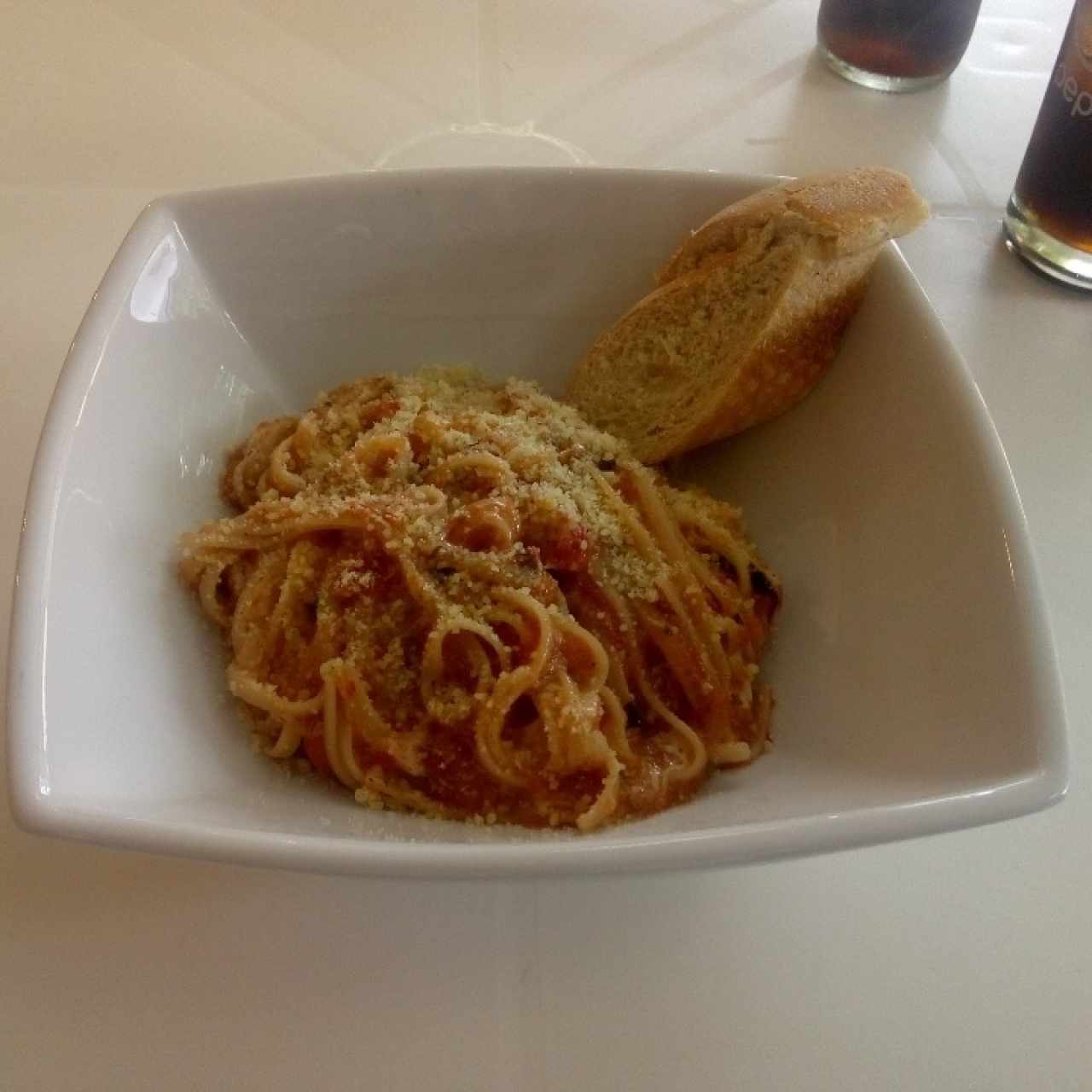 Pasta mediana Filetto al teléfono con extra de tocineta