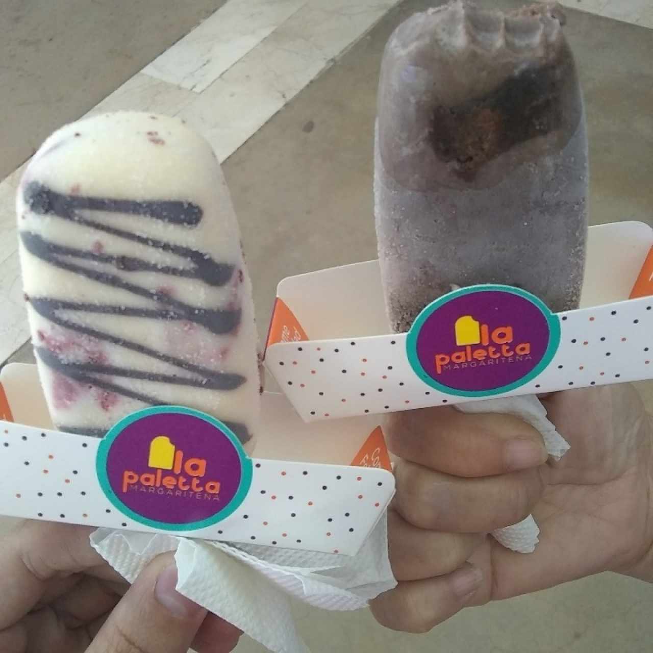 Paleta de red velvet y brownie