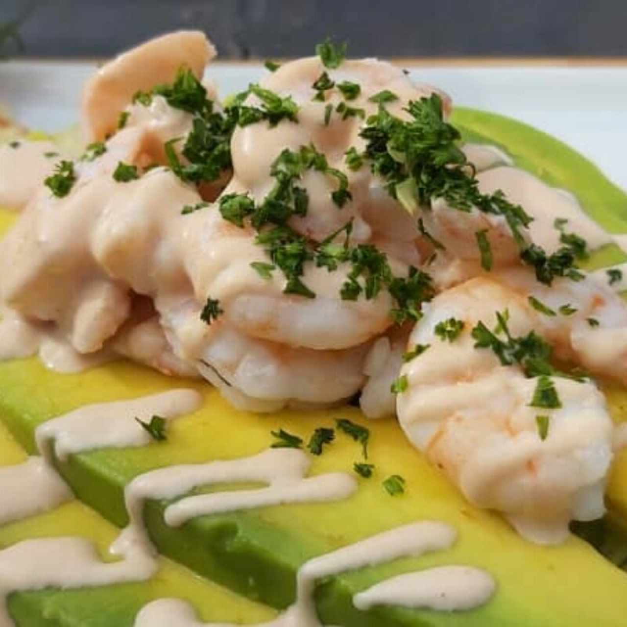 AGUACATE CON CAMARONES
