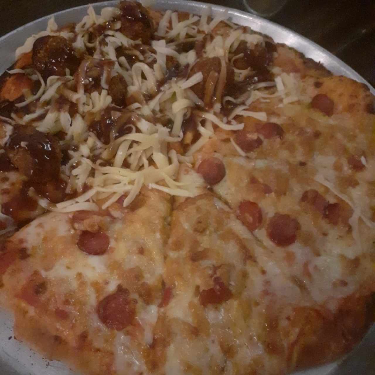 Pizza pollo crispy + chistorra 4 quesos