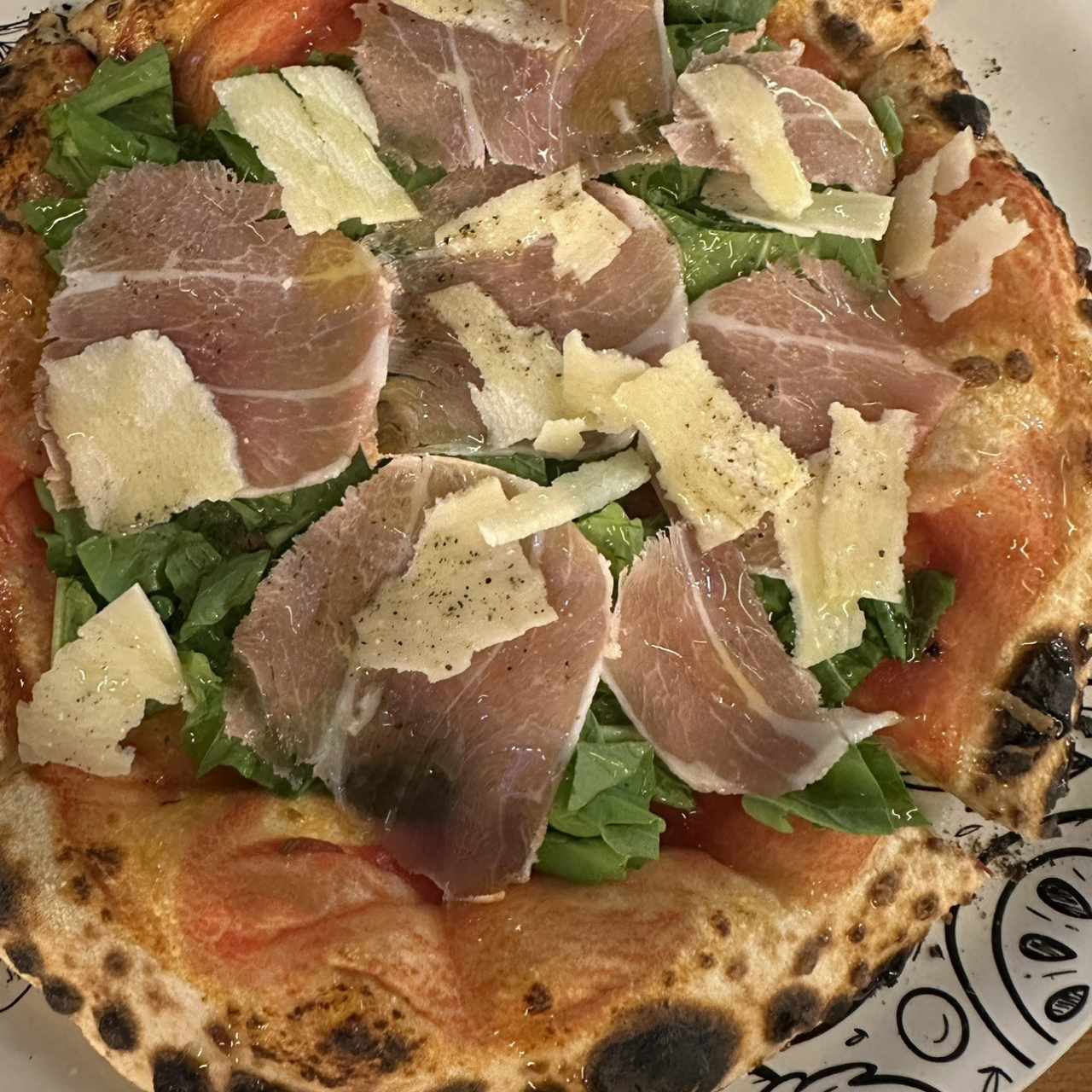 Pizza prosciutto y rúgula (napolitana)