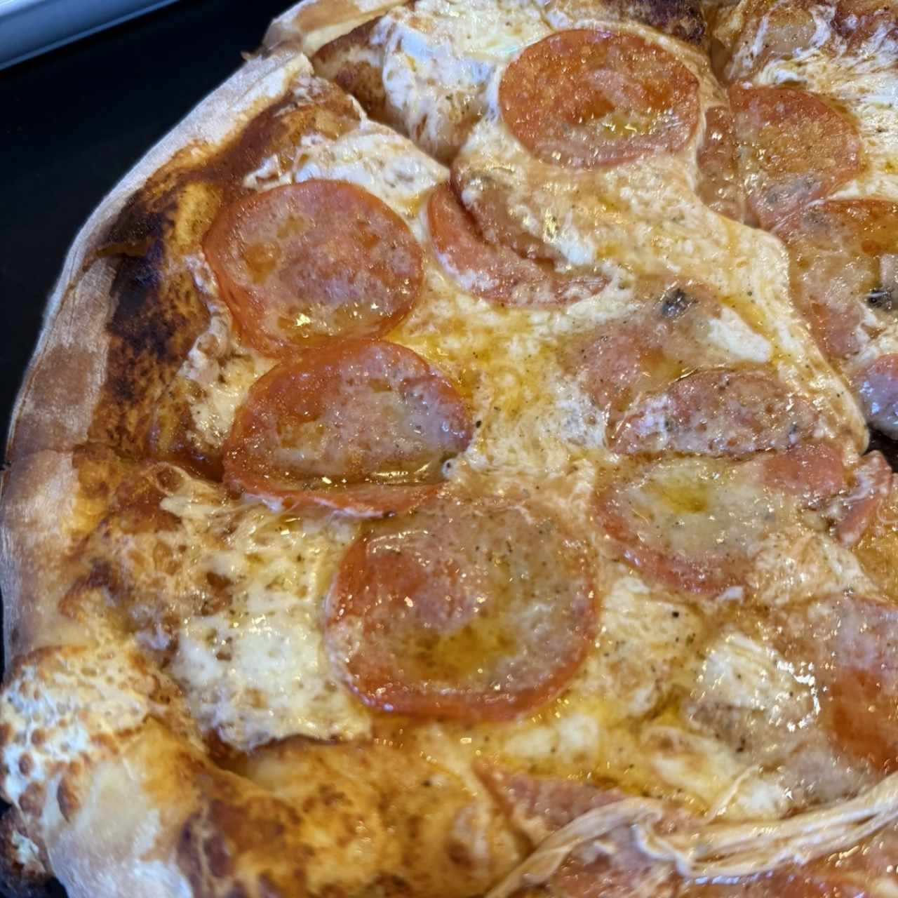 Pizza 4 quesos con peperoni