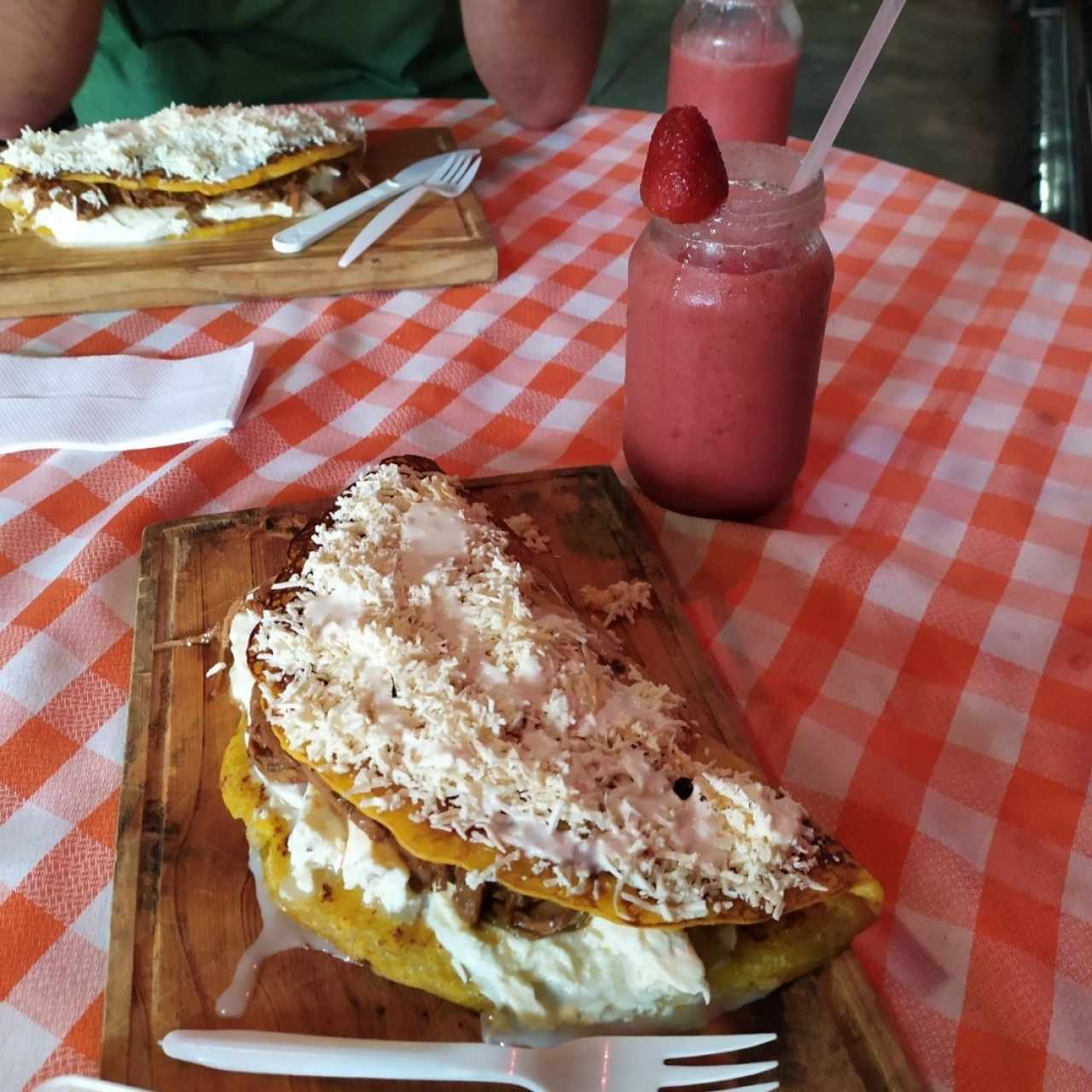 cachapa con queso y carne mechada