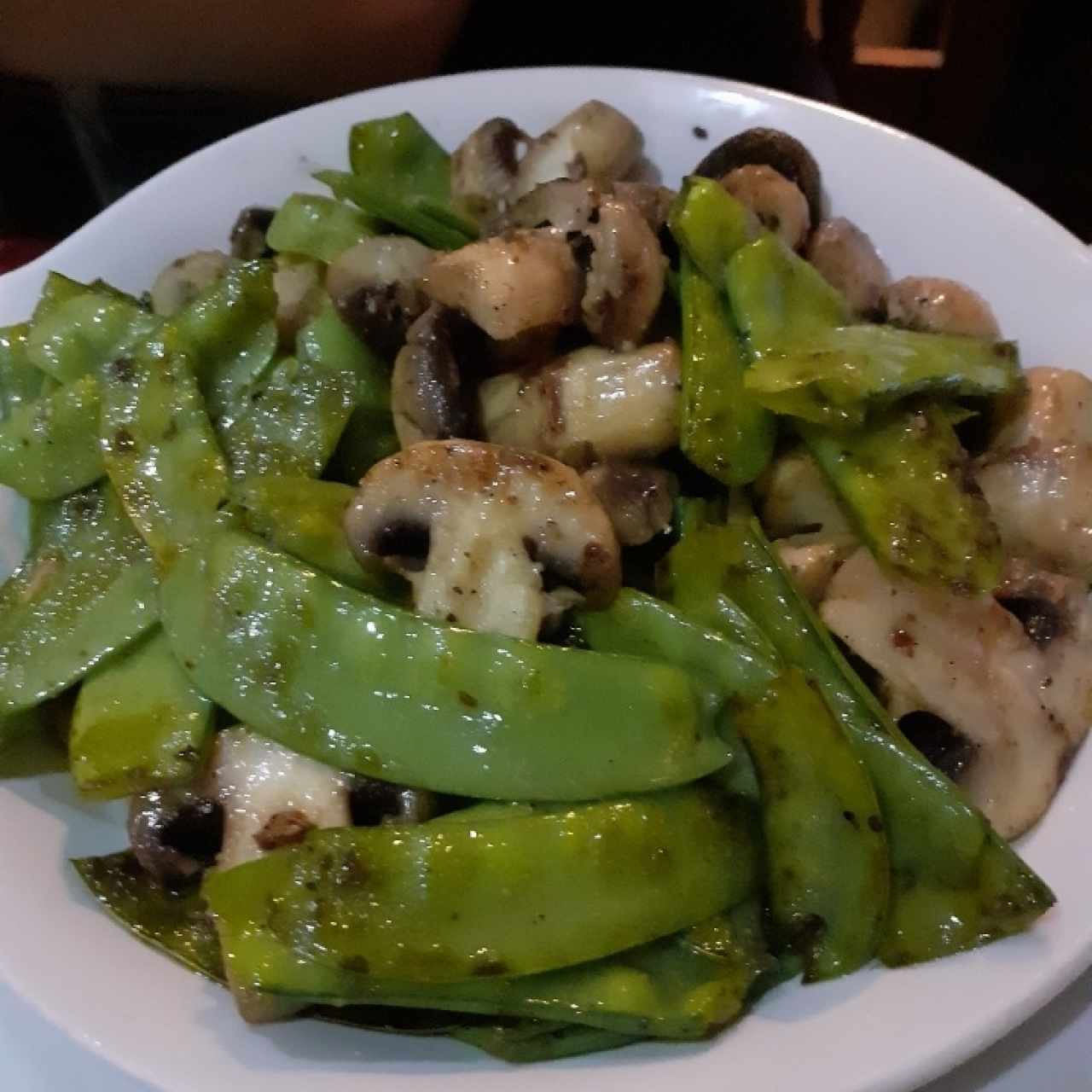 Champiñones con vainitas al ajillo