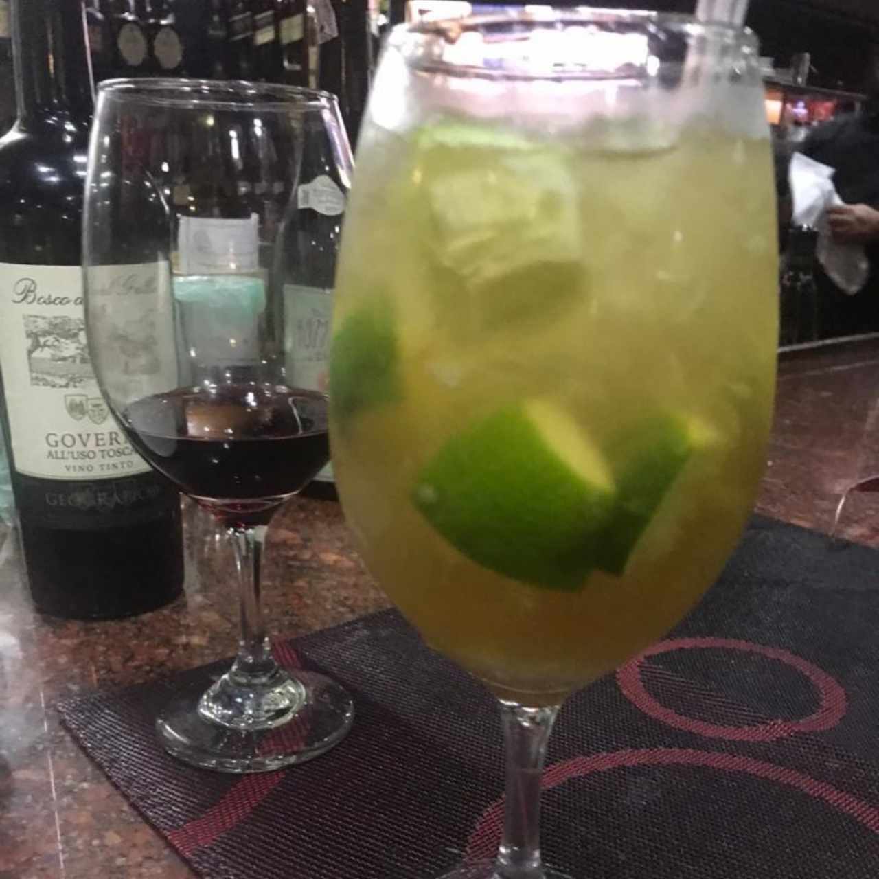 Còctel de Amaretto y Limón, Espectacular