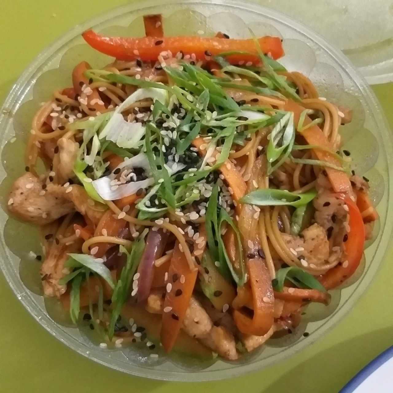 Yaquisoba de pollo