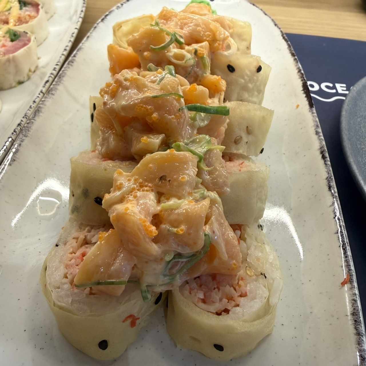 Roll Pura Vida Salmón