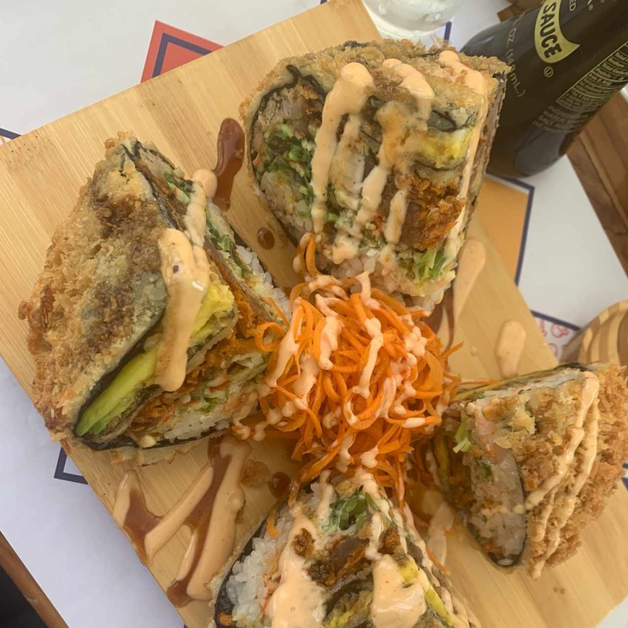 hamburguesa de sushi (es tan grande como una tradicional)
