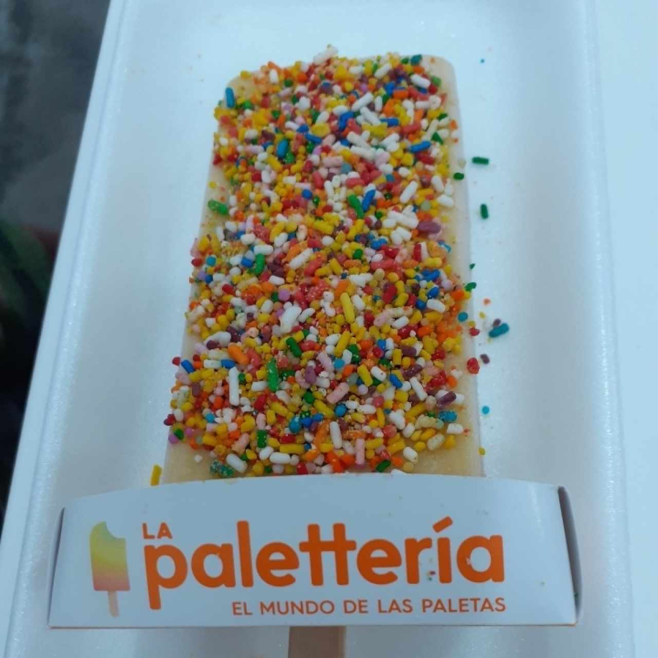 Cambur con lluvia de colores 
