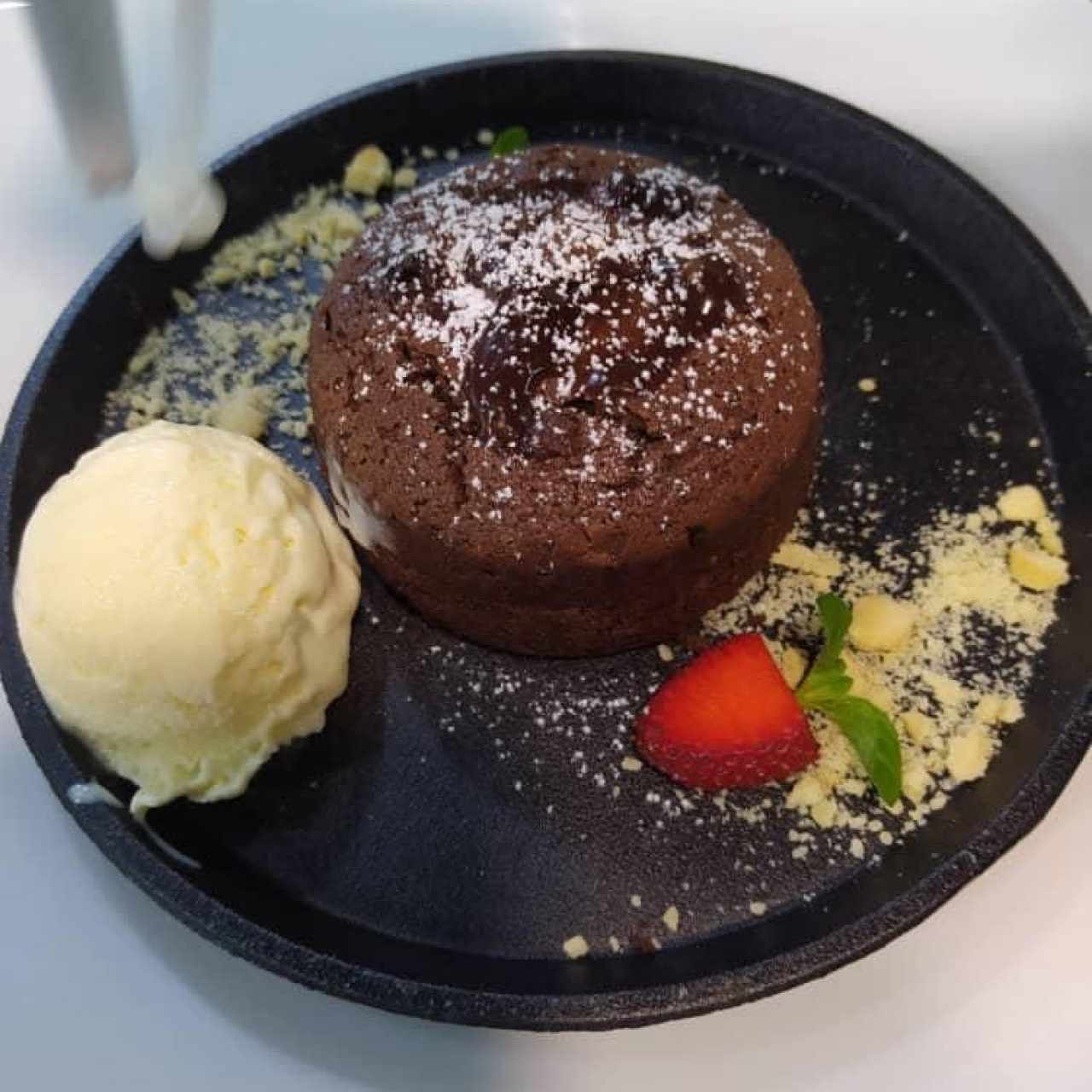 Fondant de chocolate y helado de cardamomo
