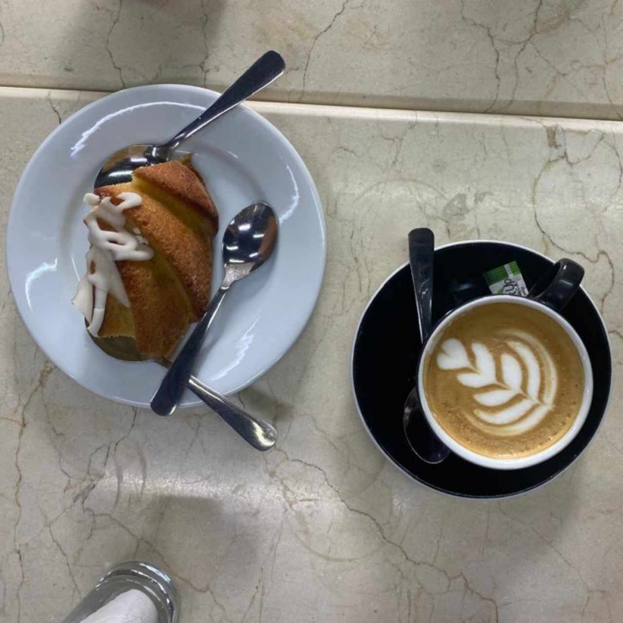 Capuccino + Torta de Zanahoria 